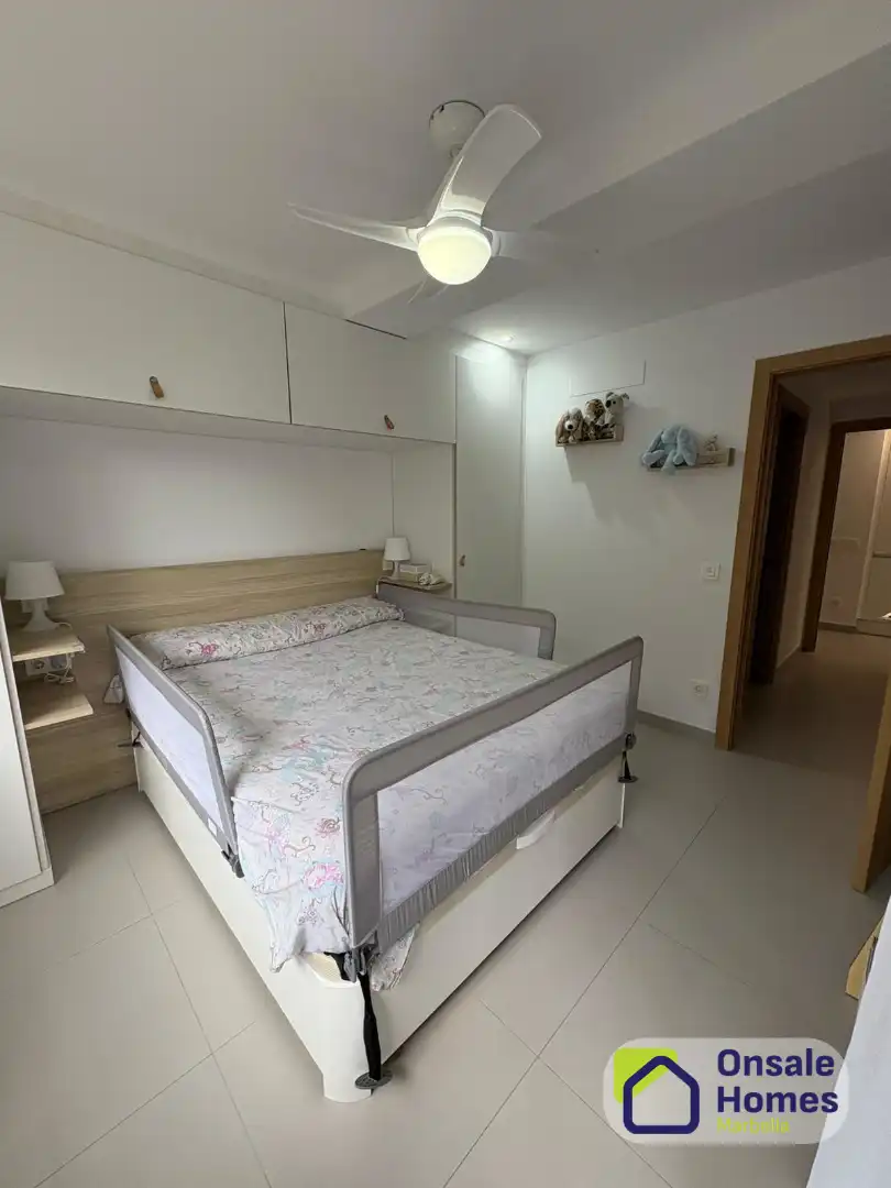 Bedroom of Flat for sale in Marbella  with Air Conditioner, Terrace and Furnished