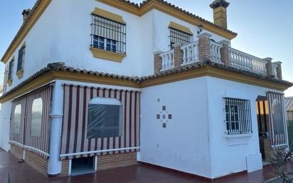 Vista exterior de Casa o xalet en venda en Chiclana de la Frontera amb Jardí privat i Terrassa