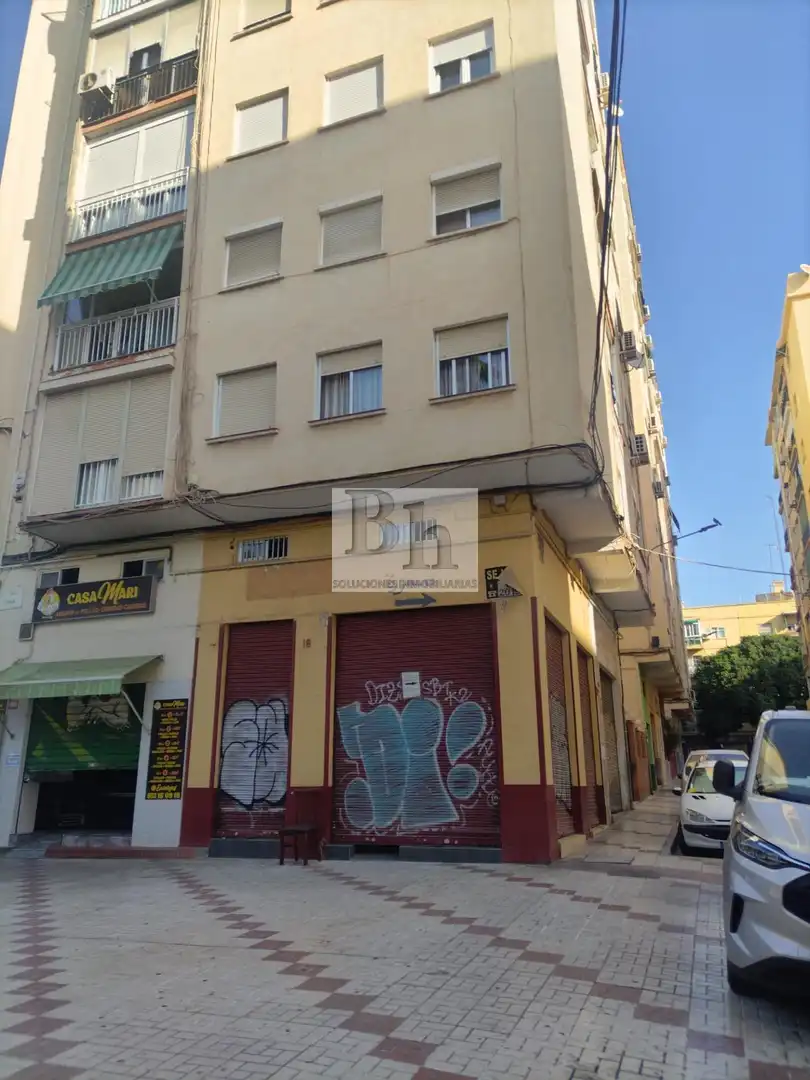 Vista exterior de Local en venta en Málaga