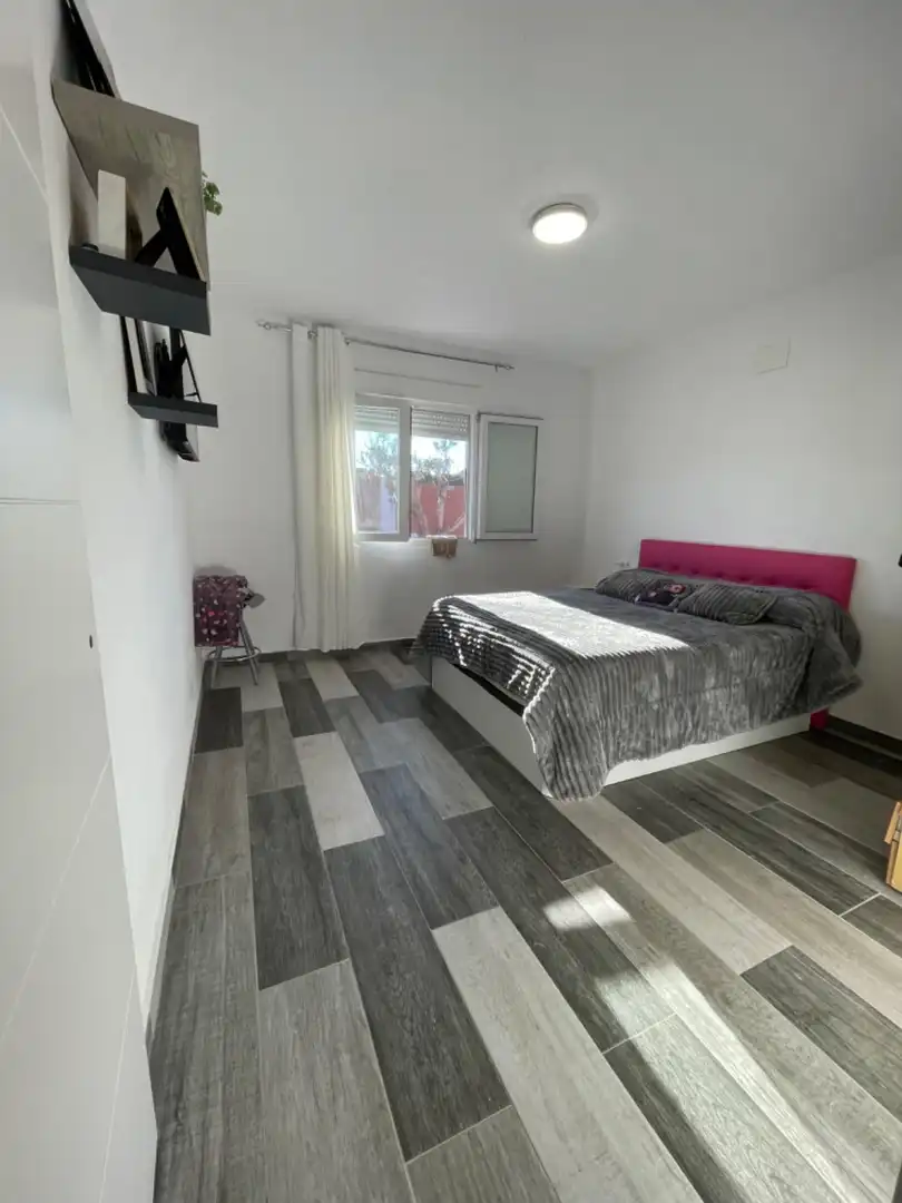 Bedroom of Houses for sale in Pedralba  with Air Conditioner, Swimming Pool and Alarm