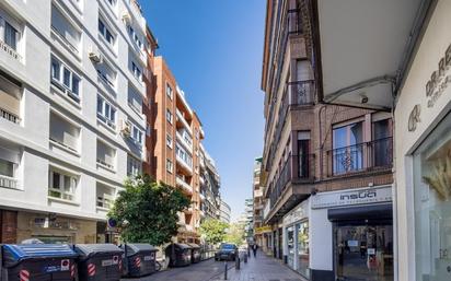 Vista exterior de Pis en venda en  Granada Capital amb Aire condicionat i Balcó