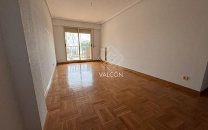 Bedroom of Flat to rent in Burgos Capital