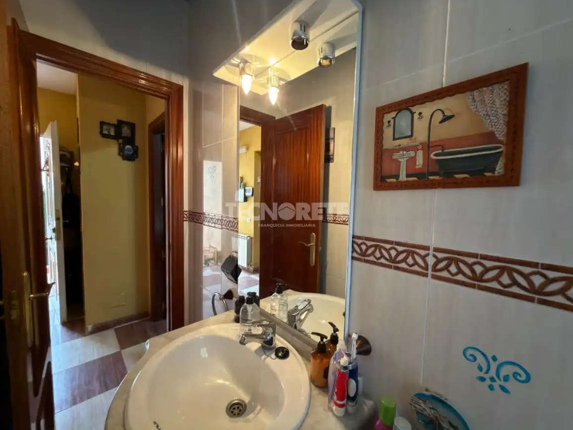 Bathroom of Detached homes for sale in Dosbarrios, Toledo