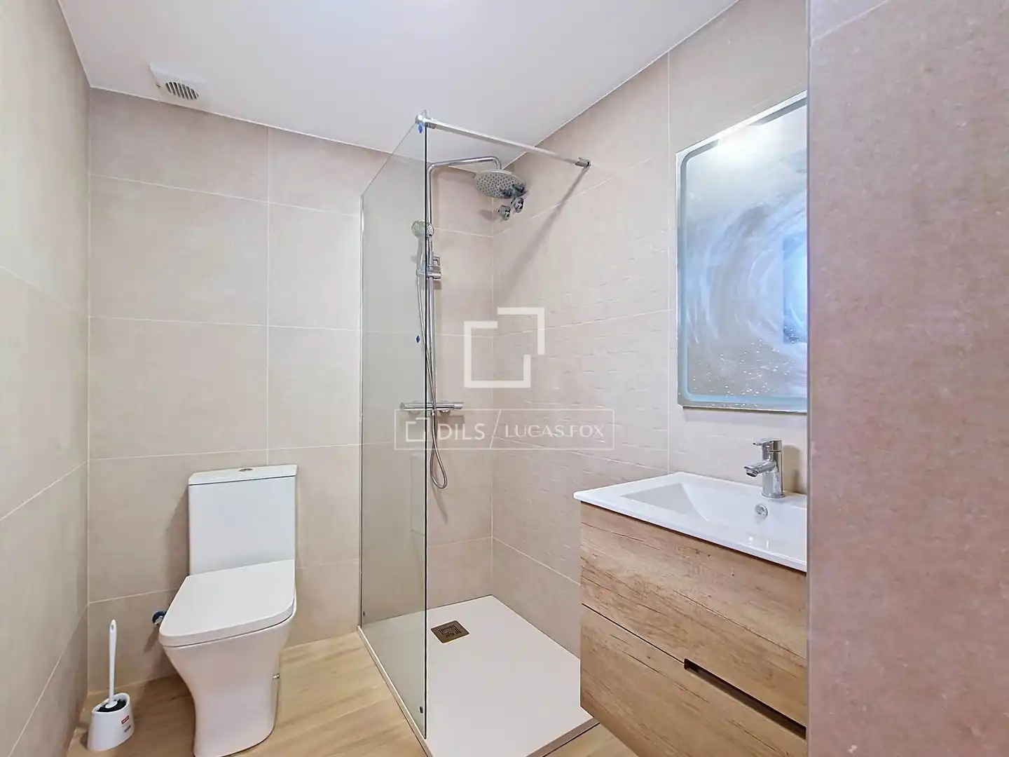 Bany de Casa o xalet en venda en Vilanova i la Geltrú amb Aire condicionat, Calefacció i Terrassa