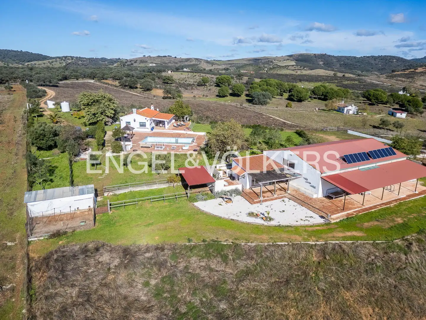 Vista exterior de Finca rústica en venda en Cazalla de la Sierra amb Calefacció