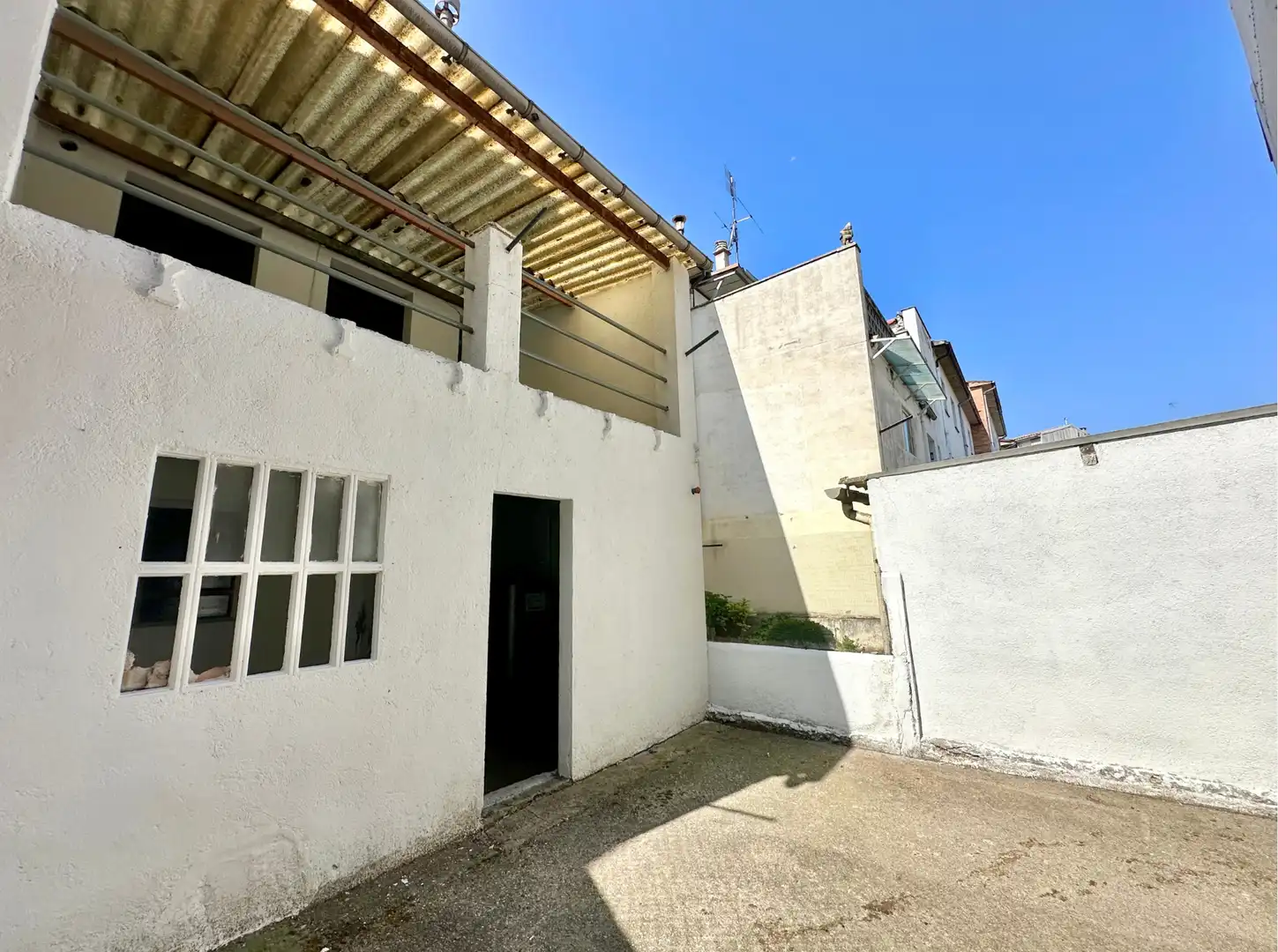 Vista exterior de Casa adosada en venta en Manlleu con Aire acondicionado, Jardín privado y Terraza