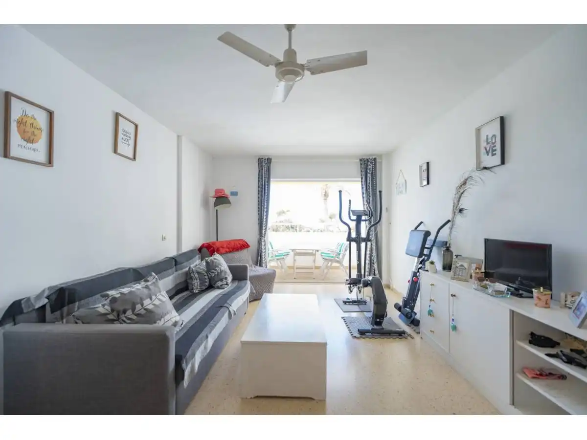 Sala d'estar de Apartament en venda en Es Migjorn Gran amb Terrassa i Moblat