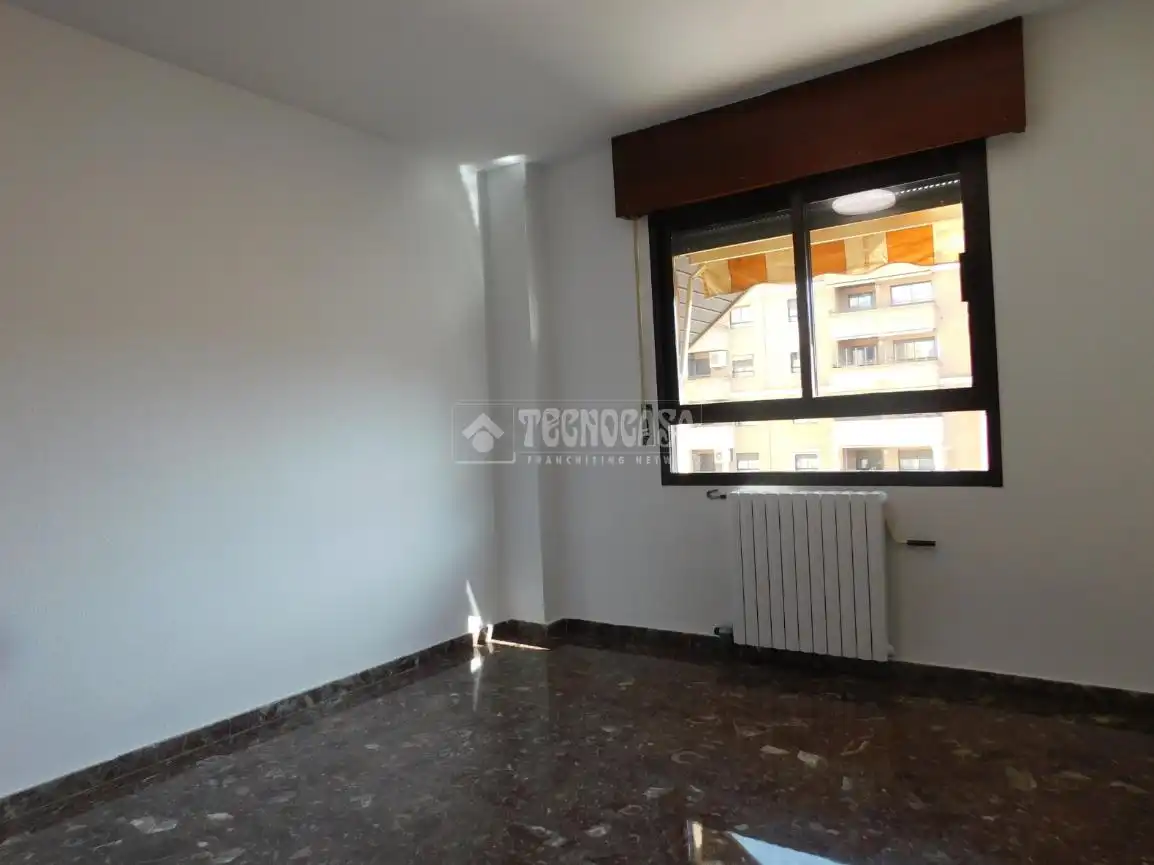 Bedroom of Flat for sale in Zaragoza  with Air Conditioner, Heating and Terrace