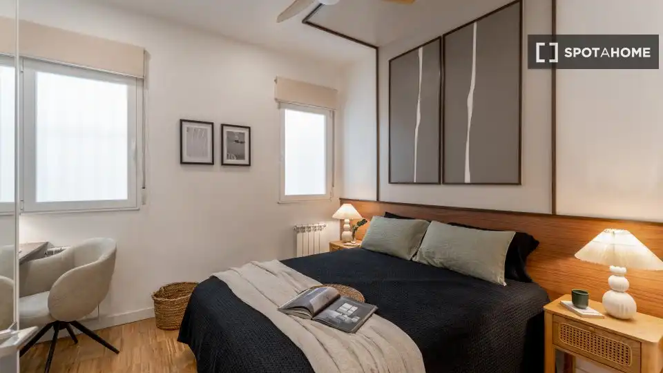 Bedroom of Flat for rent in Madrid  with Air Conditioner, Heating and Furnished