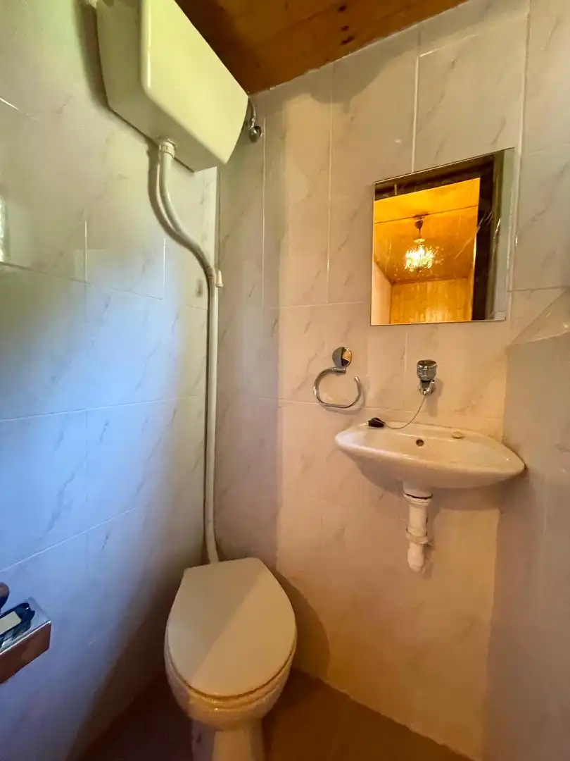 Bany de Casa o xalet en venda en Cervantes amb Jardí privat, Parquet i Moblat
