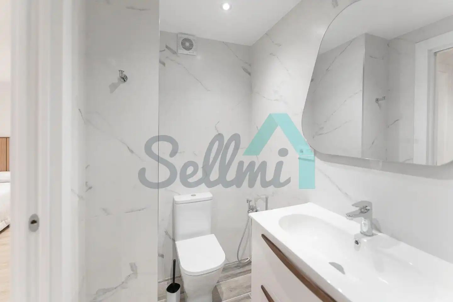 Baño de Piso de alquiler en Oviedo  con Calefacción y Amueblado