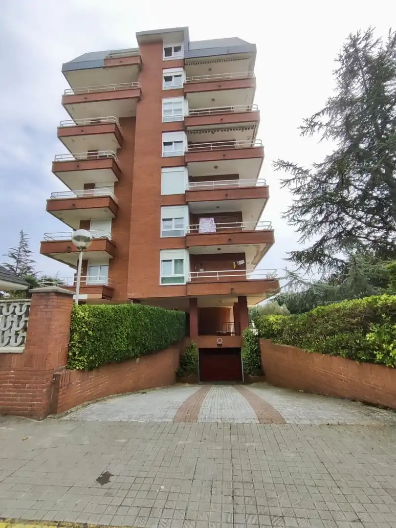 Vista exterior de Garaje en venta en Laredo