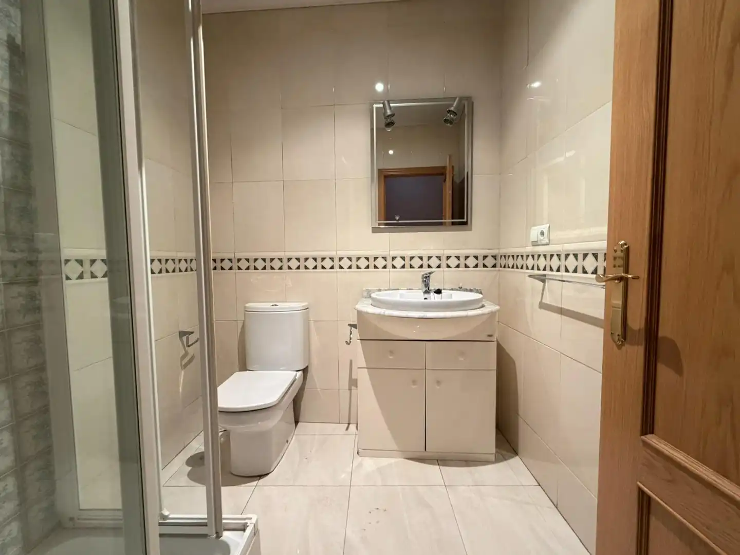 Baño de Apartamento en venta en Ponferrada con Calefacción y Trastero