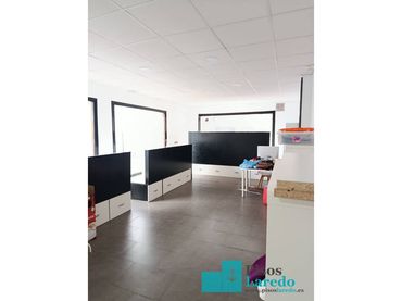 Local comercial de lloguer a Calle san juan