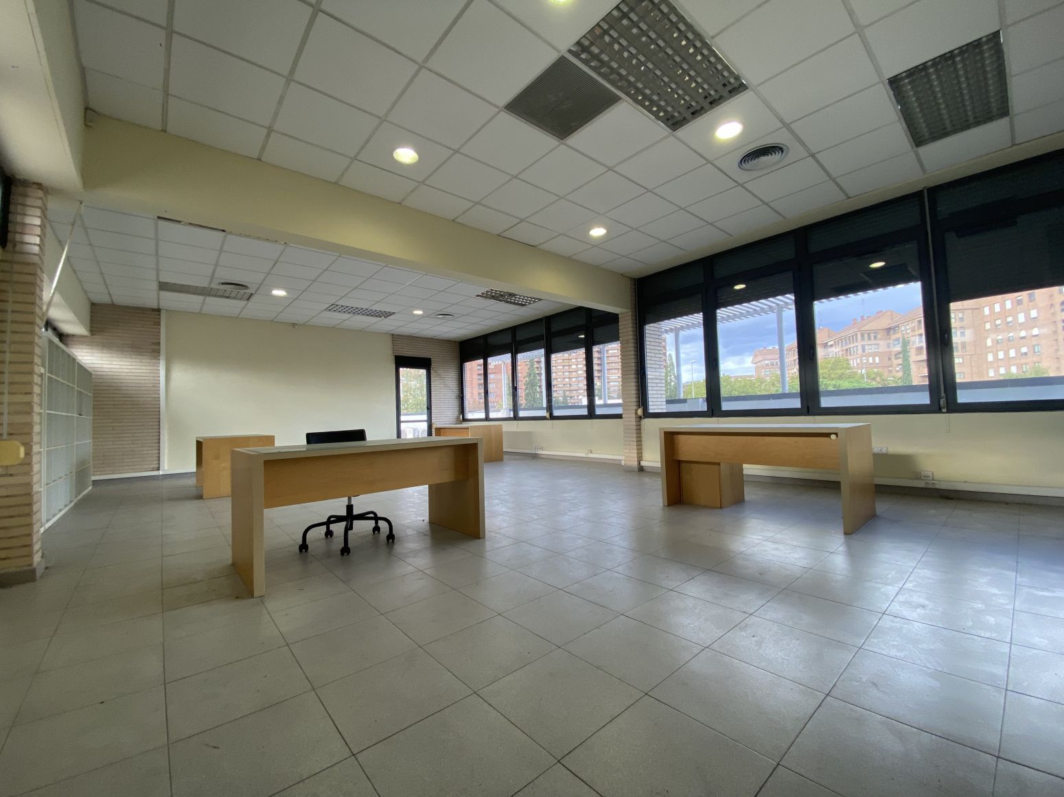 Premises to rent in  Logroño  with Terrace