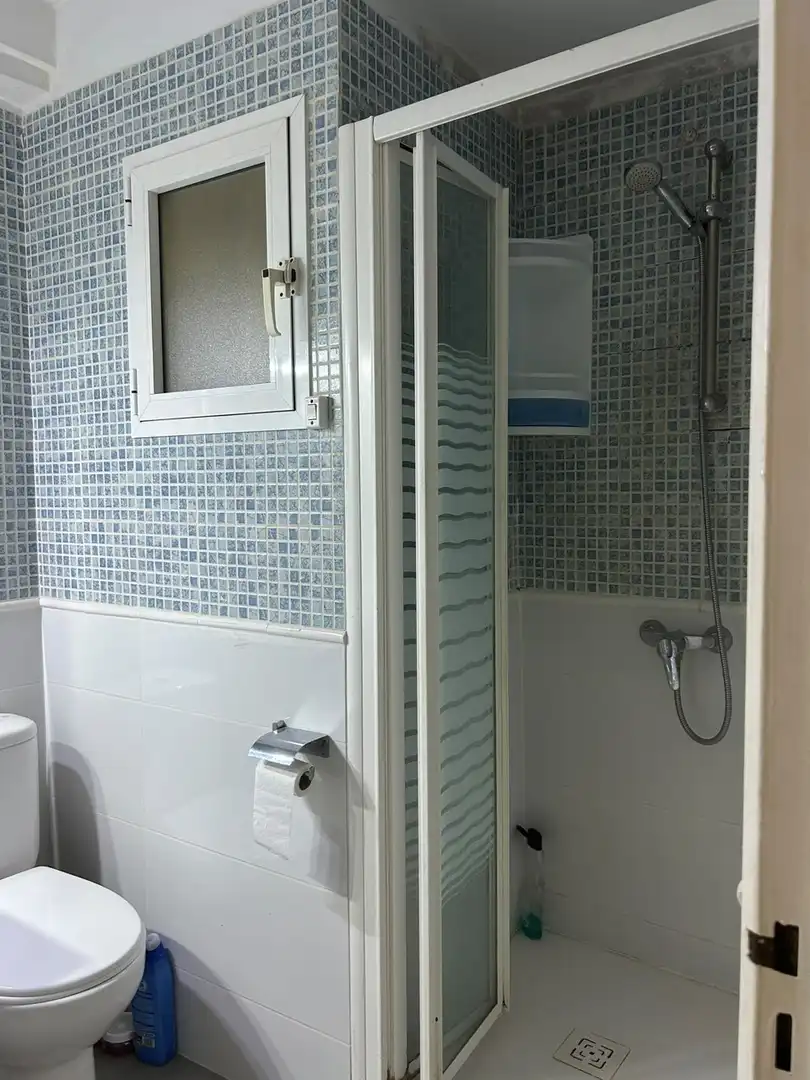 Bathroom of Flat for rent in Valencia  with Air Conditioner, Heating and Furnished