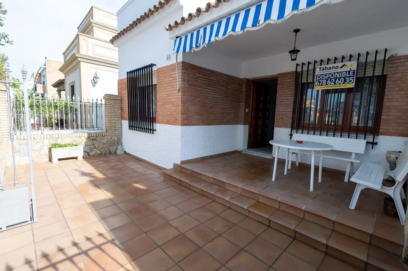 Vista exterior de Casa o xalet en venda en Chipiona amb Terrassa i Moblat