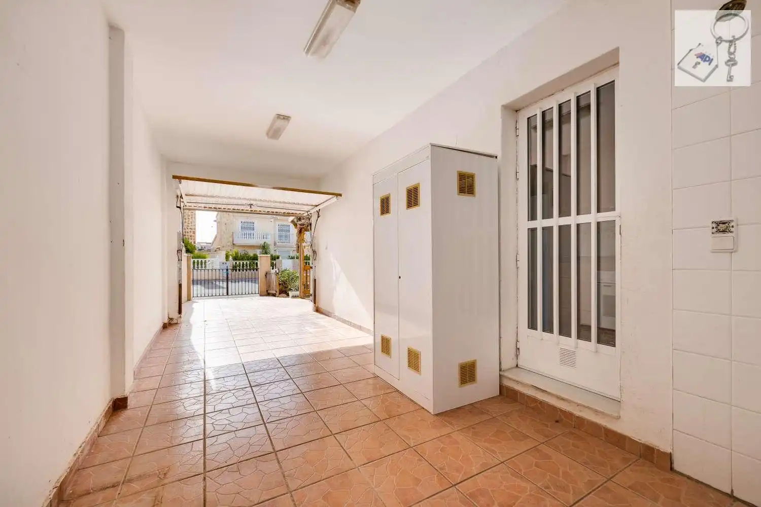 Vista exterior de Casa o chalet en venta en Torrevieja con Terraza y Piscina