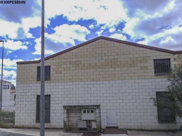 Nau industrial en venda a Olivenza