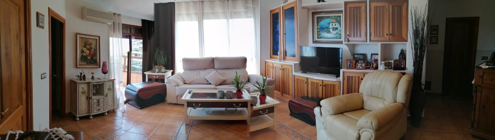 Sala d'estar de Pis en venda en Torremolinos amb Aire condicionat, Jardí privat i Terrassa