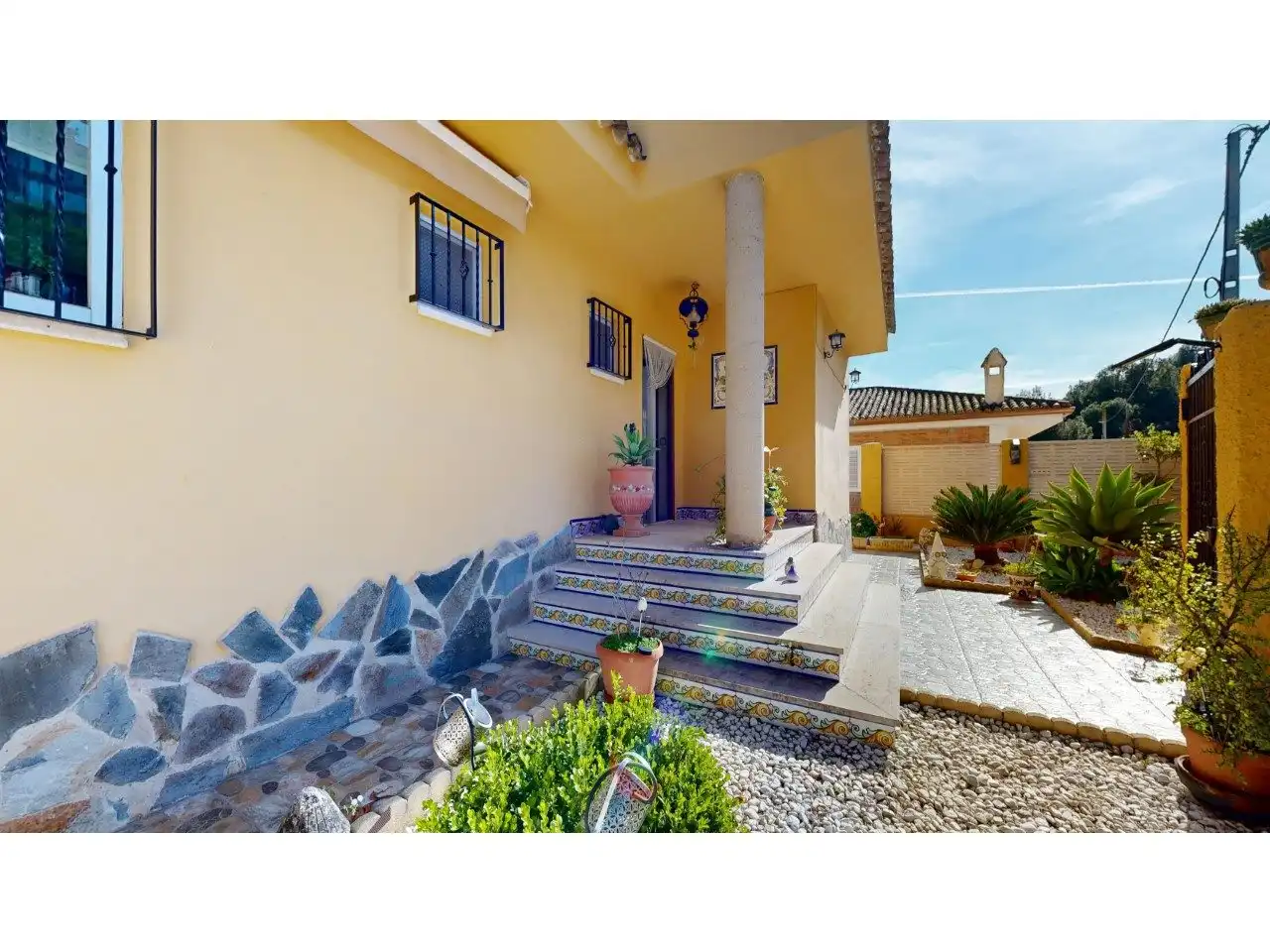 Vista exterior de Casa o xalet en venda en Gilet amb Aire condicionat, Jardí privat i Terrassa