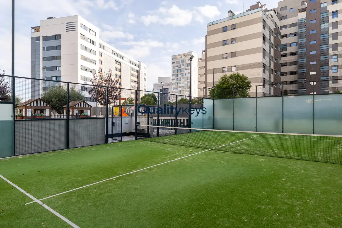 Pis amb piscina en venda a Calle de Josefina Aldecoa 78, imagen 15