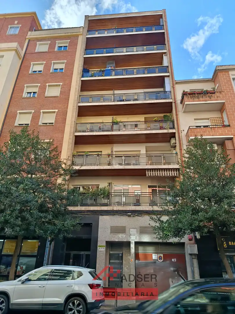 Vista exterior de Piso en venta en Los Olivos