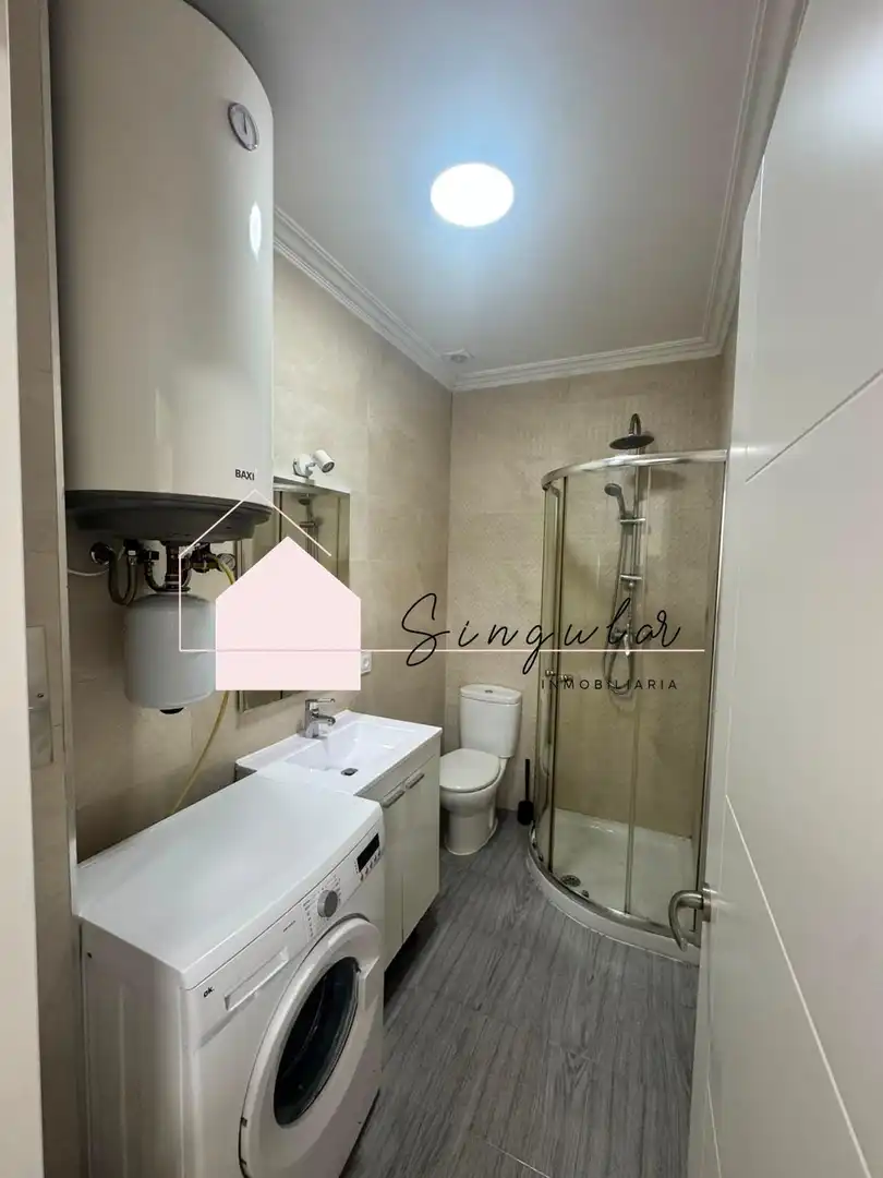 Baño de Piso en venta en Vigo  con Calefacción y Amueblado