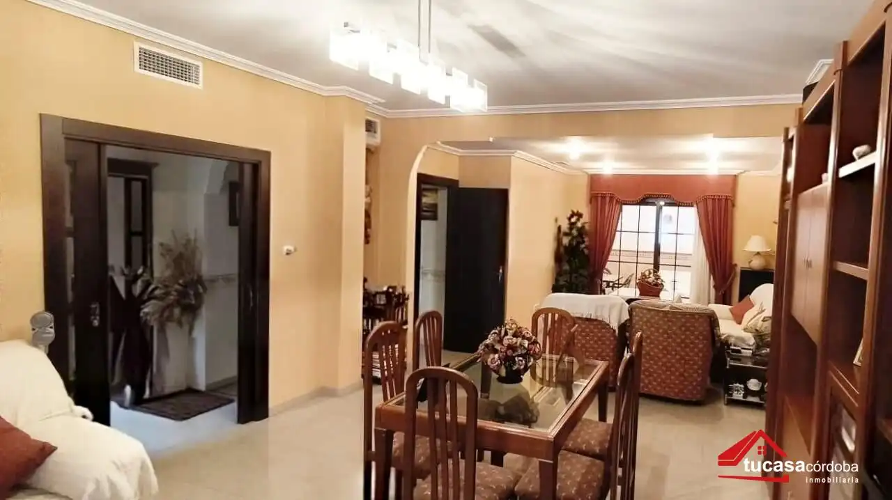 Menjador de Casa o xalet en venda en Córdoba amb Aire condicionat, Terrassa i Traster