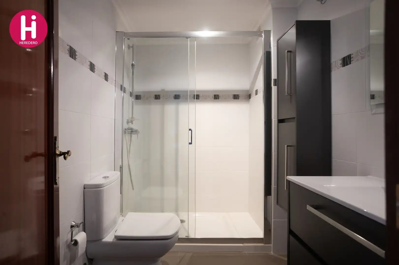 Badezimmer von Wohnung zum Verkauf in Vigo  mit Heizung und Abstellraum