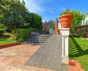 Jardí de Casa o xalet en venda en Castro-Urdiales amb Aire condicionat, Terrassa i Balcó