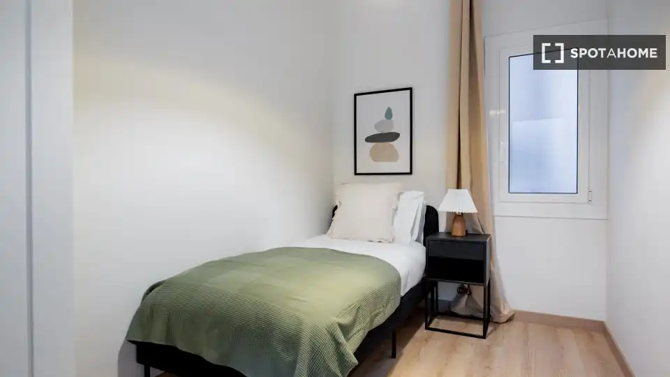 Dormitori de Apartament per a compartir en Barcelona amb Aire condicionat, Calefacció i Terrassa