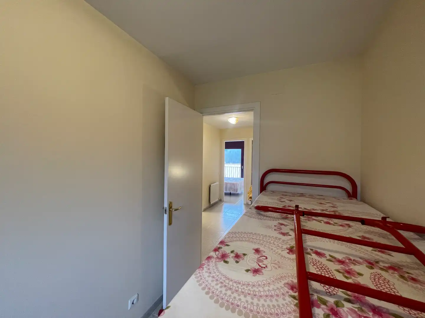 Habitación de Casa adosada en venta en Sant Joan de les Abadesses con Calefacción, Jardín privado y Trastero