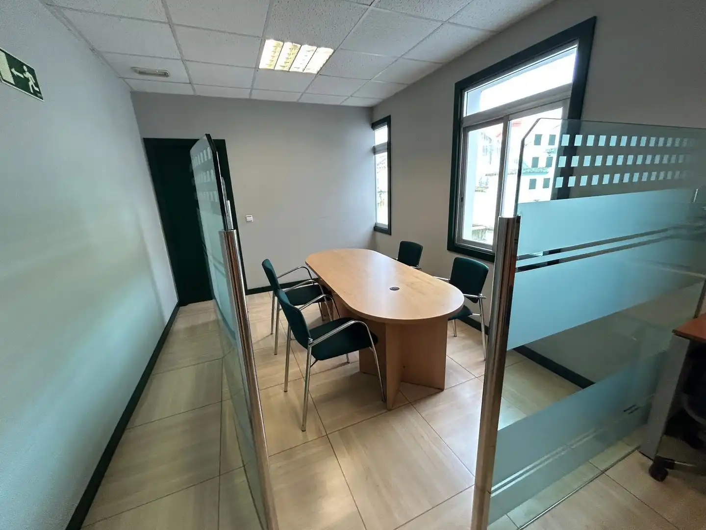 Büro zur Miete in A Coruña Capital  mit Heizung