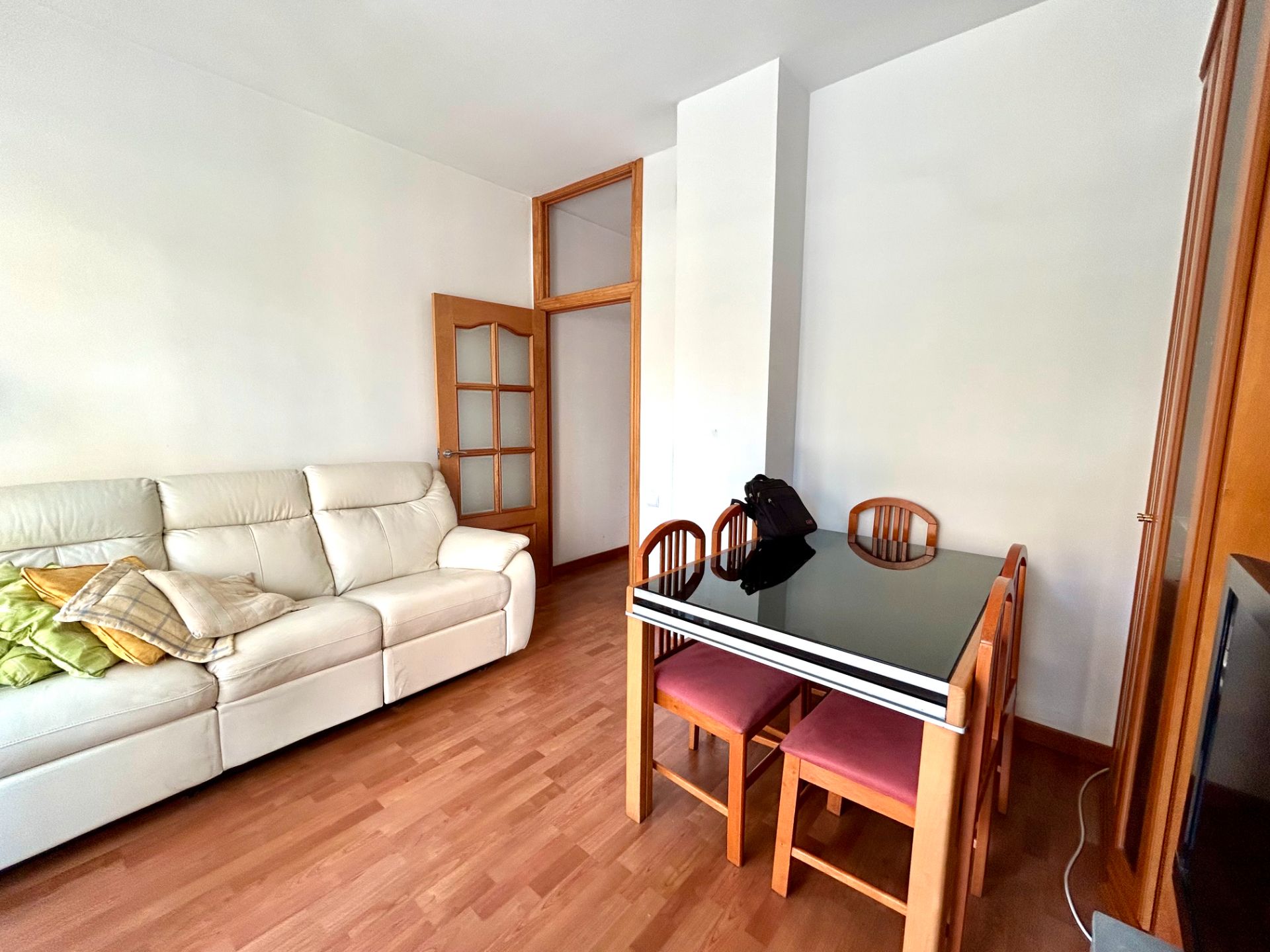 Living room of Flat for sale in L'Hospitalet de Llobregat  with Heating, Furnished and Oven