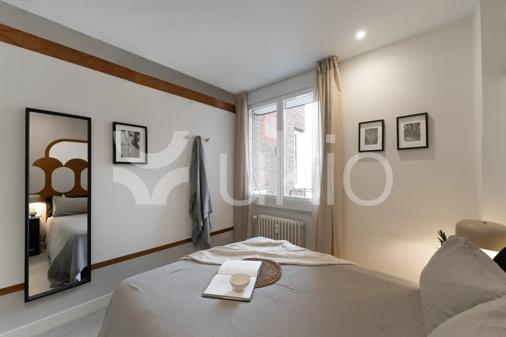 Dormitori de Apartament de lloguer en Madrid amb Aire condicionat, Calefacció i Moblat