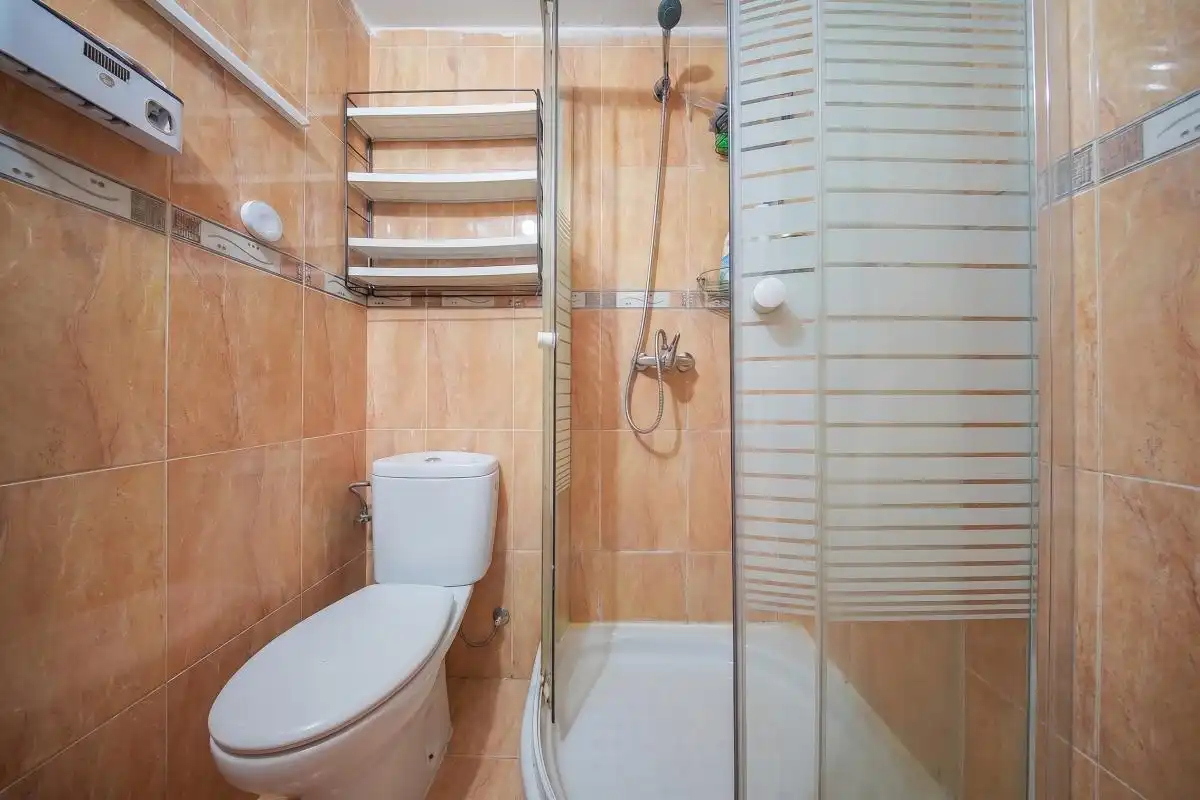 Baño de Piso en venta en Madrid con Aire acondicionado, Calefacción y Amueblado
