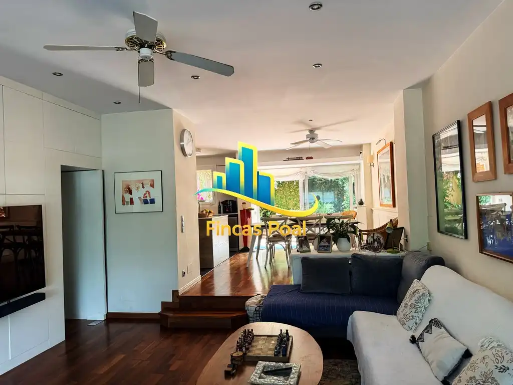 Sala de estar de Casa adosada en venta en Sant Just Desvern con Calefacción, Jardín privado y Piscina comunitaria