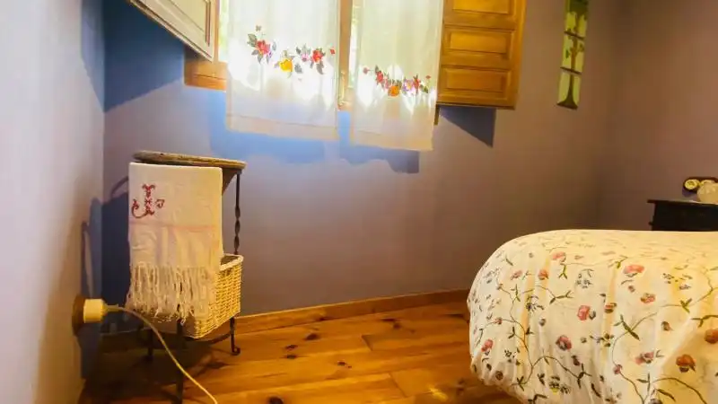 Habitación de Casa adosada en venta en Villarluengo con Terraza, Trastero y Amueblado