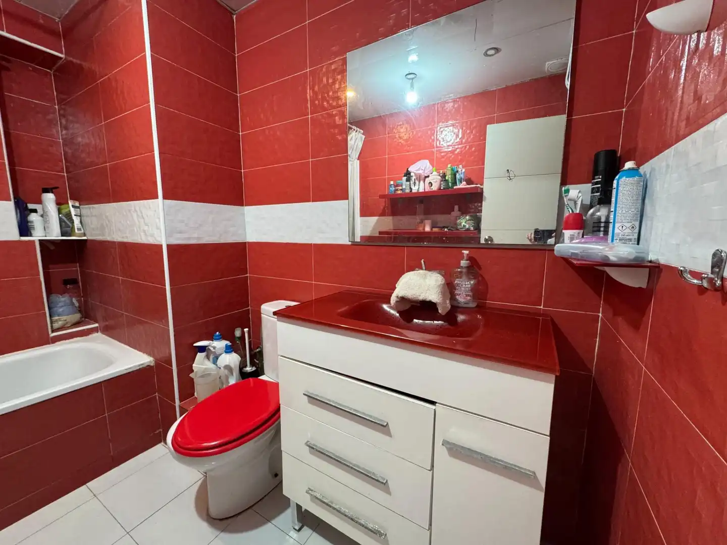 Badezimmer von Erdgeschoss zum Verkauf in Gavà mit Klimaanlage, Heizung und Terrasse