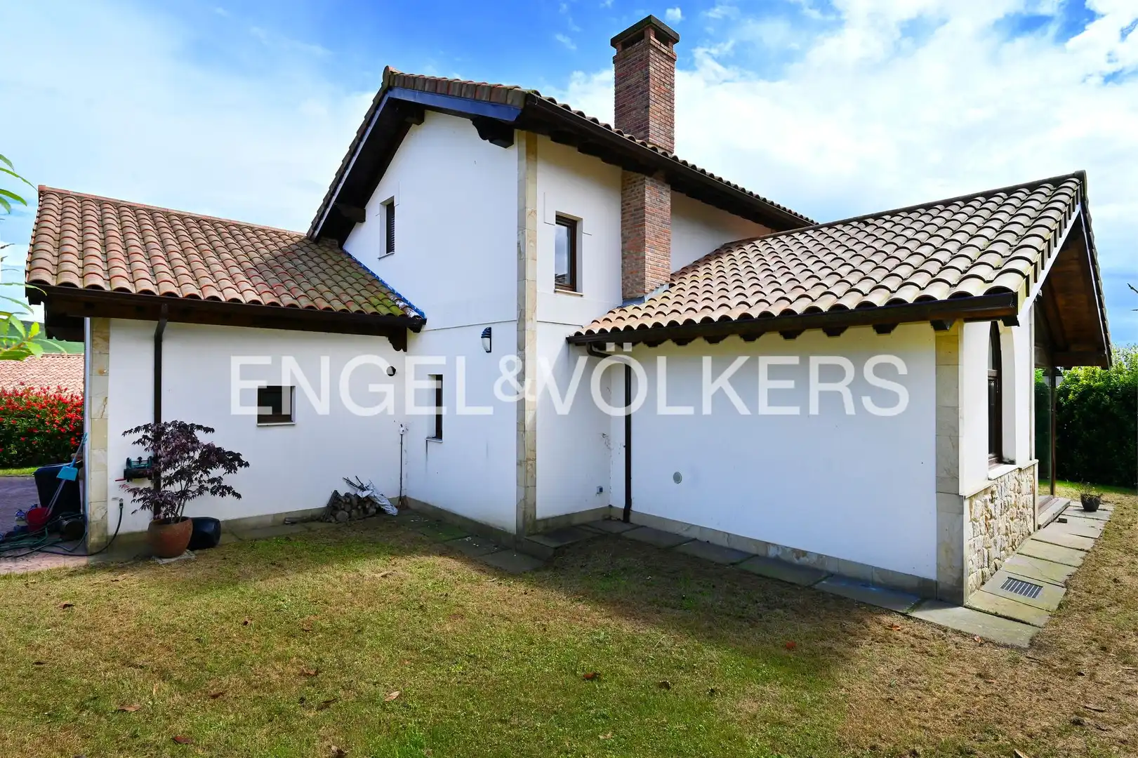 Vista exterior de Casa o chalet en venta en Suances con Calefacción, Jardín privado y Terraza