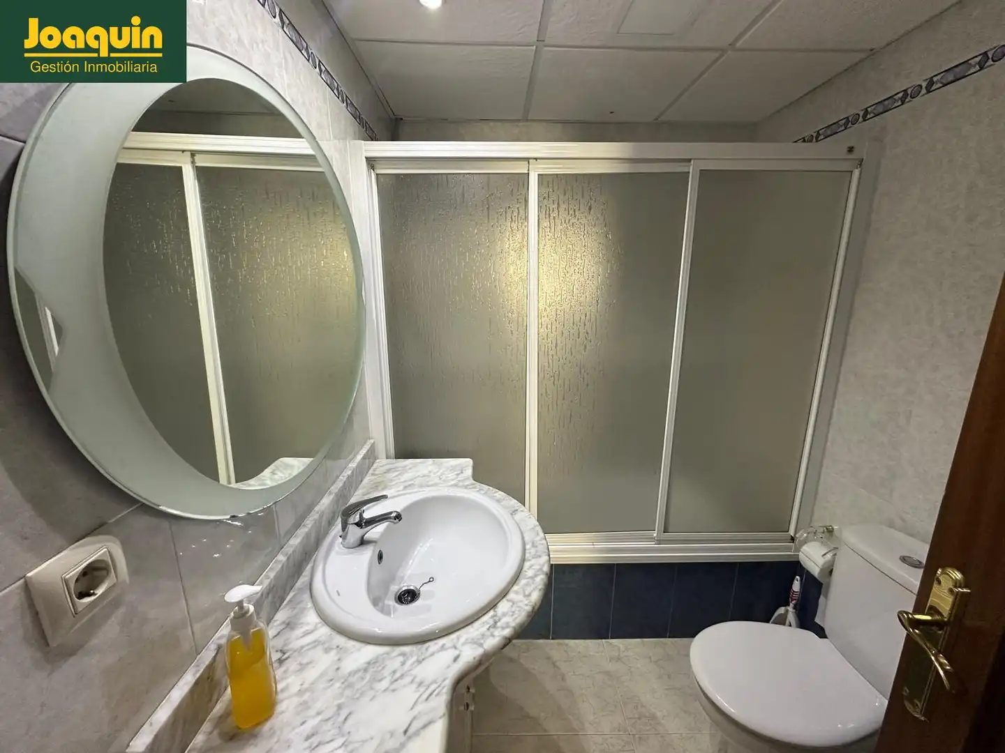 Baño de Piso en venta en Almodóvar del Río con Terraza y Balcón