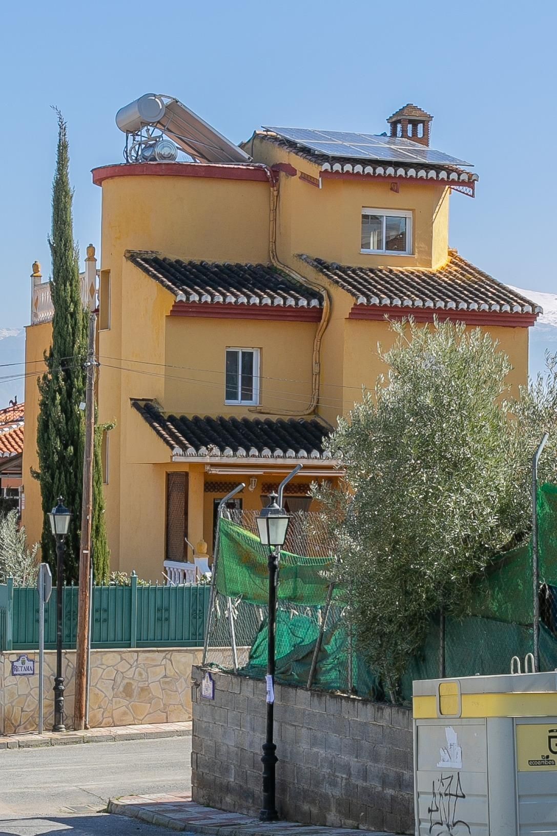 Vista exterior de Casa o xalet en venda en Cúllar Vega amb Calefacció, Jardí privat i Terrassa