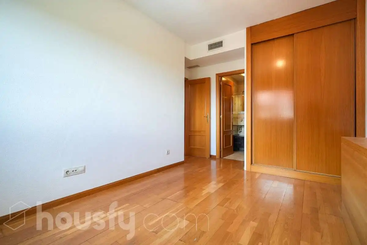 Bedroom of Flat for sale in Madrid  with Air Conditioner, Heating and Private garden