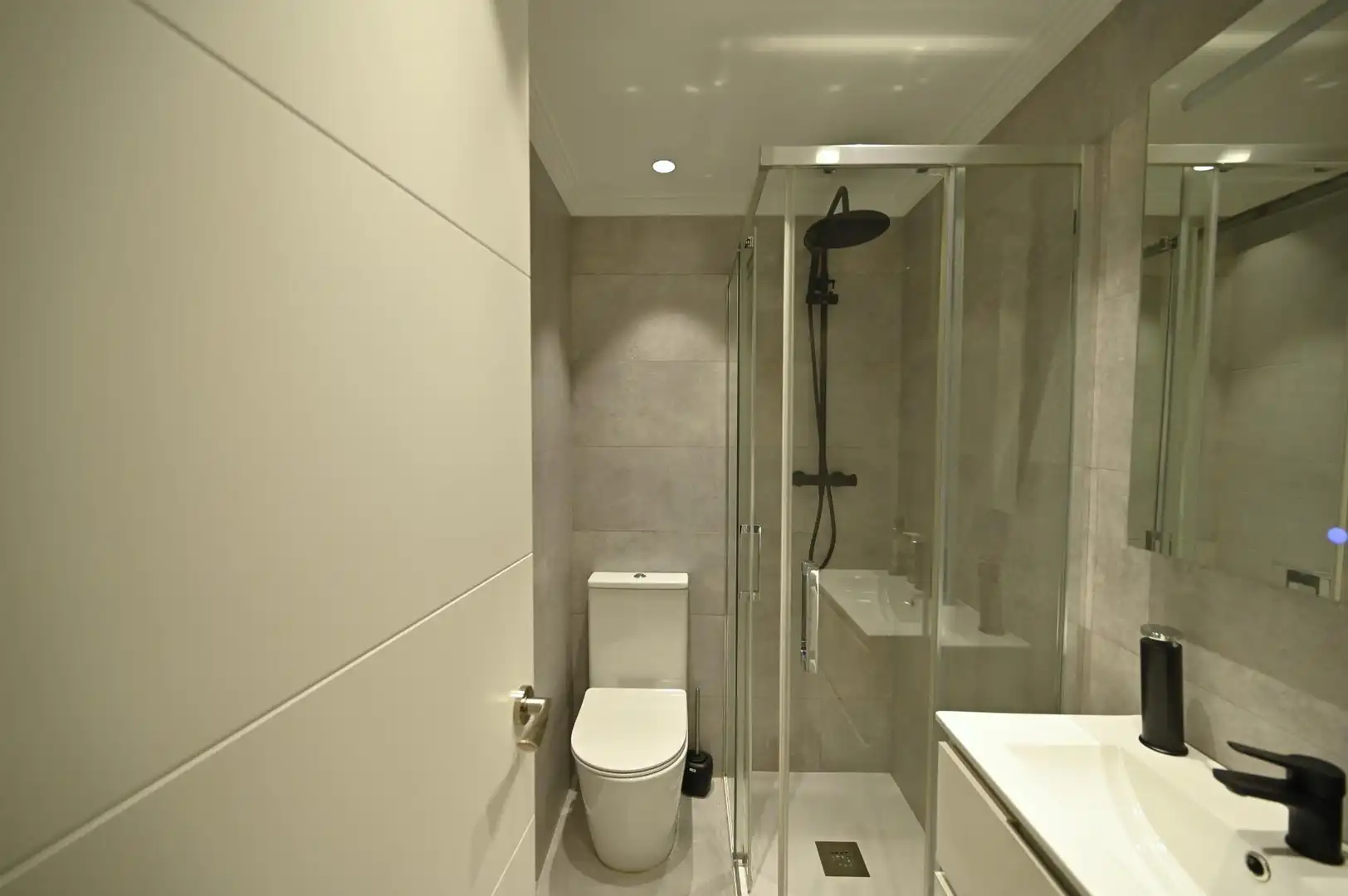 Baño de Casa adosada en venta en Loiu con Aire acondicionado, Calefacción y Jardín privado