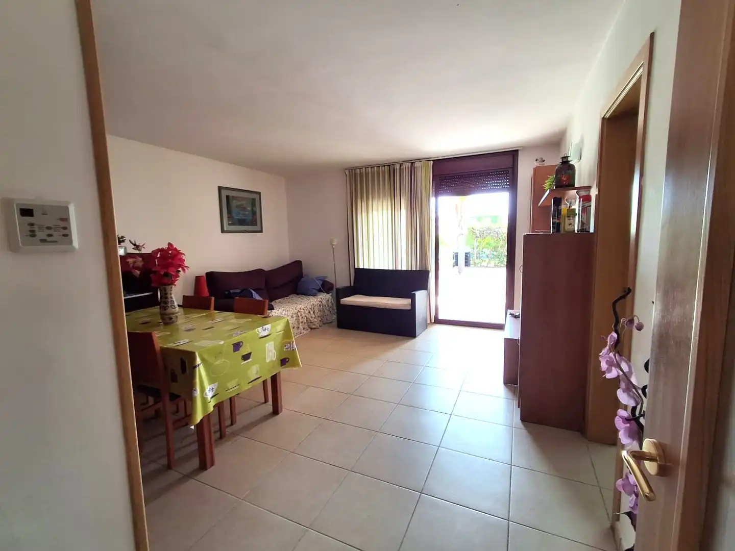 Sala de estar de Piso en venta en Mont-roig del Camp con Aire acondicionado, Jardín privado y Amueblado