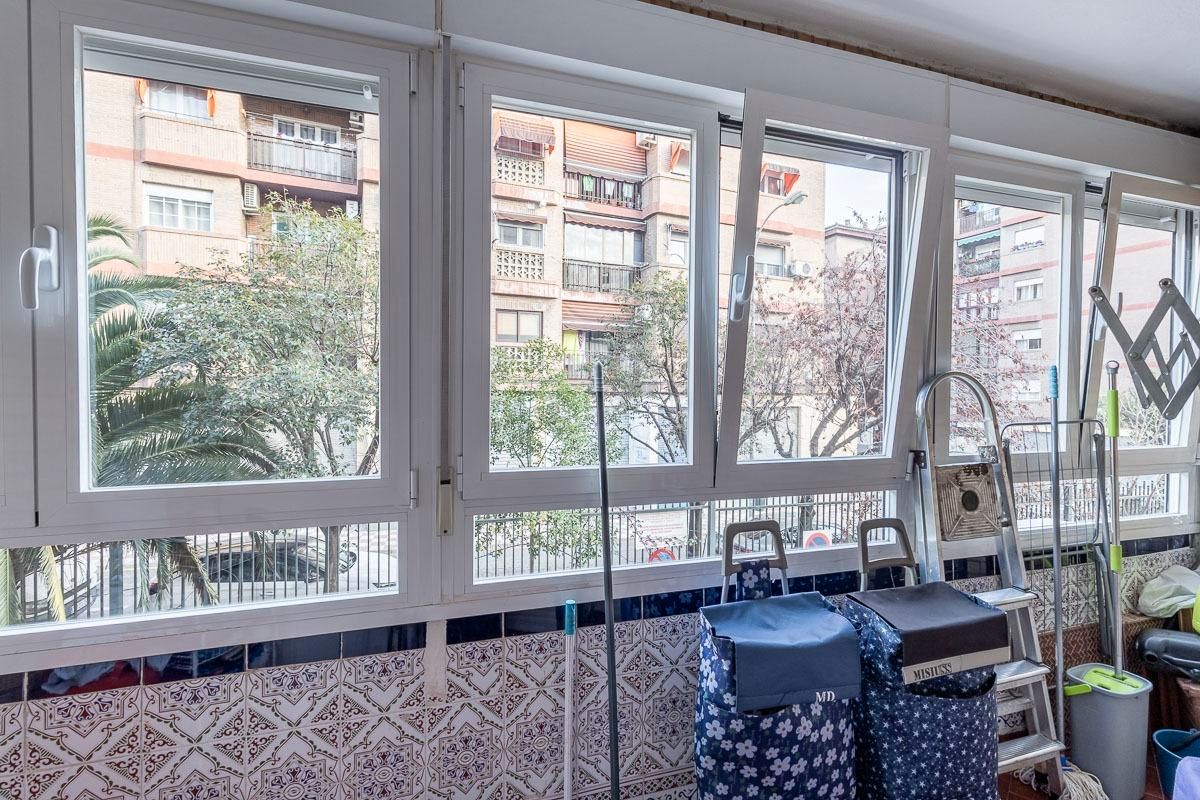 Dormitori de Pis en venda en  Granada Capital amb Aire condicionat, Calefacció i Terrassa