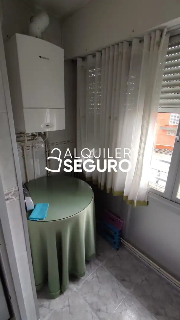 Schlafzimmer von Wohnung zur Miete in Madrid mit Heizung, Terrasse und Möbliert