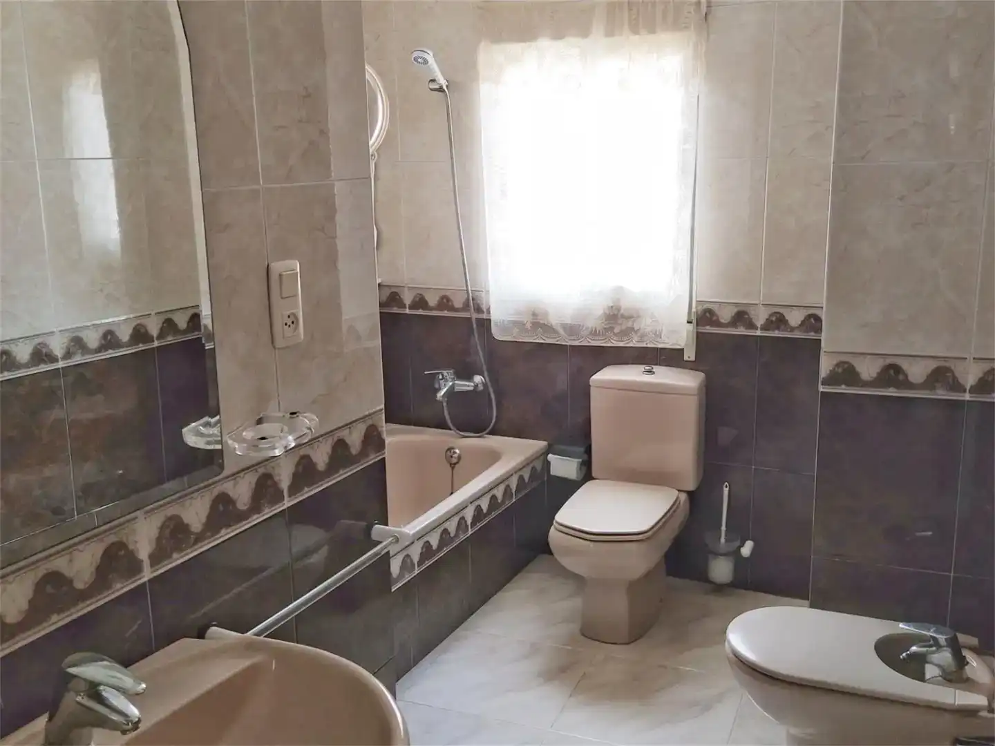 Baño de Piso en venta en Mira con Amueblado