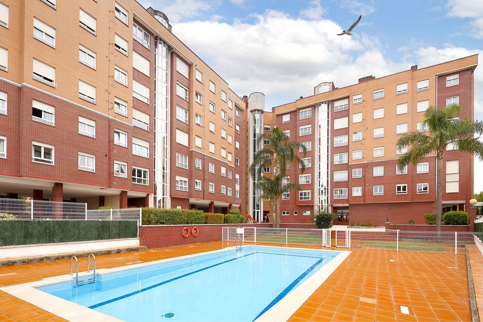 Piscina de Piso en venta en Gijón  con Calefacción, Trastero y Piscina comunitaria